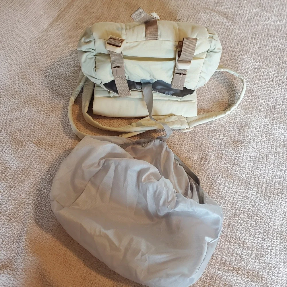 BAGSMART Puffy Small Camera Bag Cream Quilted Case with Rain Cover Tripod Holder